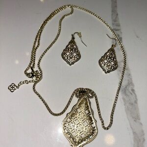 Elegant Gold Filigree Necklace and Earring Set